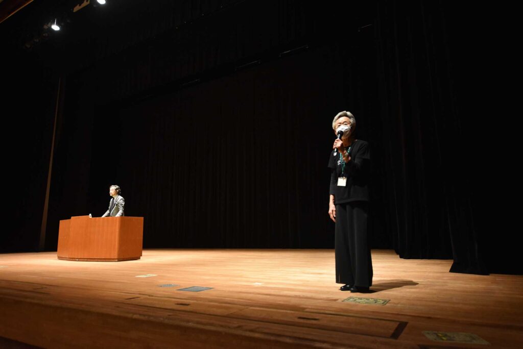 司会をする代表の松澤